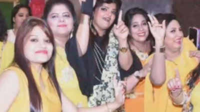 Lucknow ladies paint the town yellow