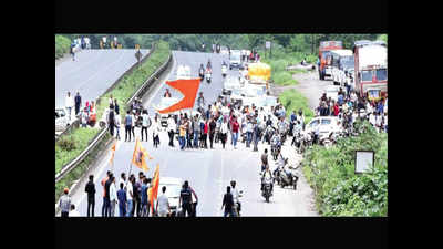 Restive mob on free run at collectorate