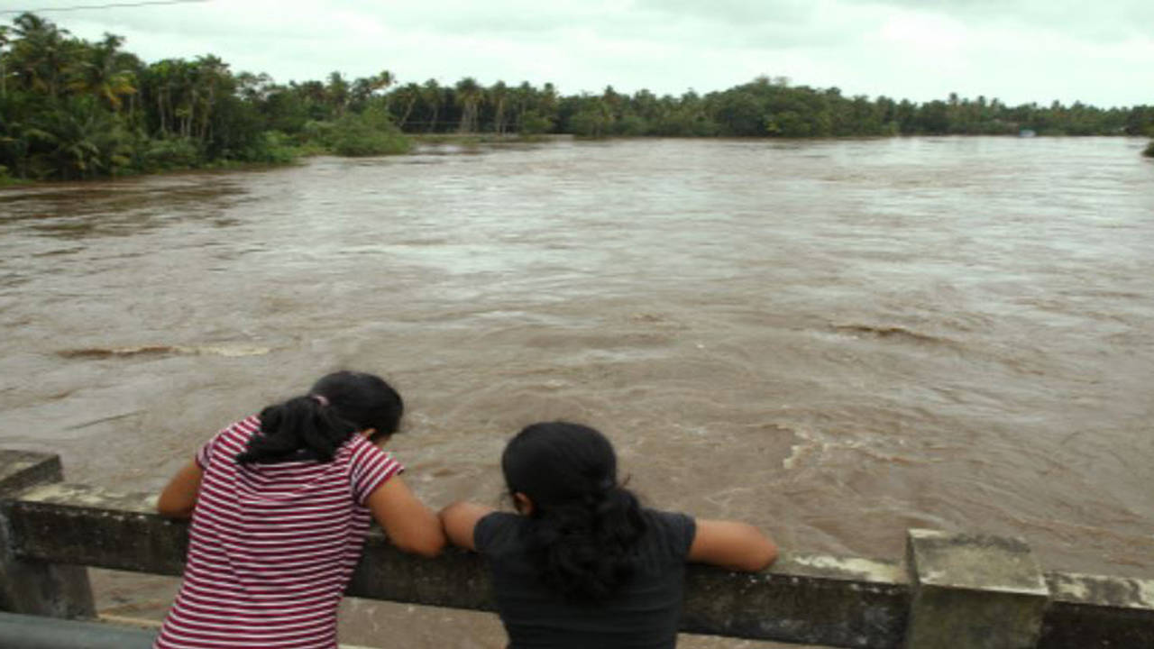 Kerala Rains: Aluva Mahadeva Temple submerged following rise in water level  of Periyar River 