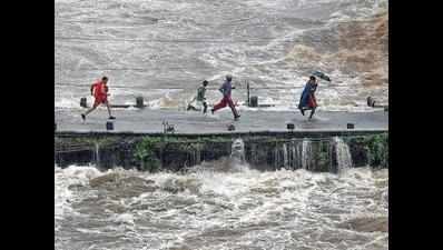 Kerala floods: Waters rise, panic recedes