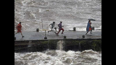 Kerala floods: Waters rise, panic recedes