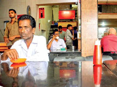 Plush coffee shops brew trouble for old Irani cafes