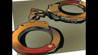 2 cops arrested for taking bribe