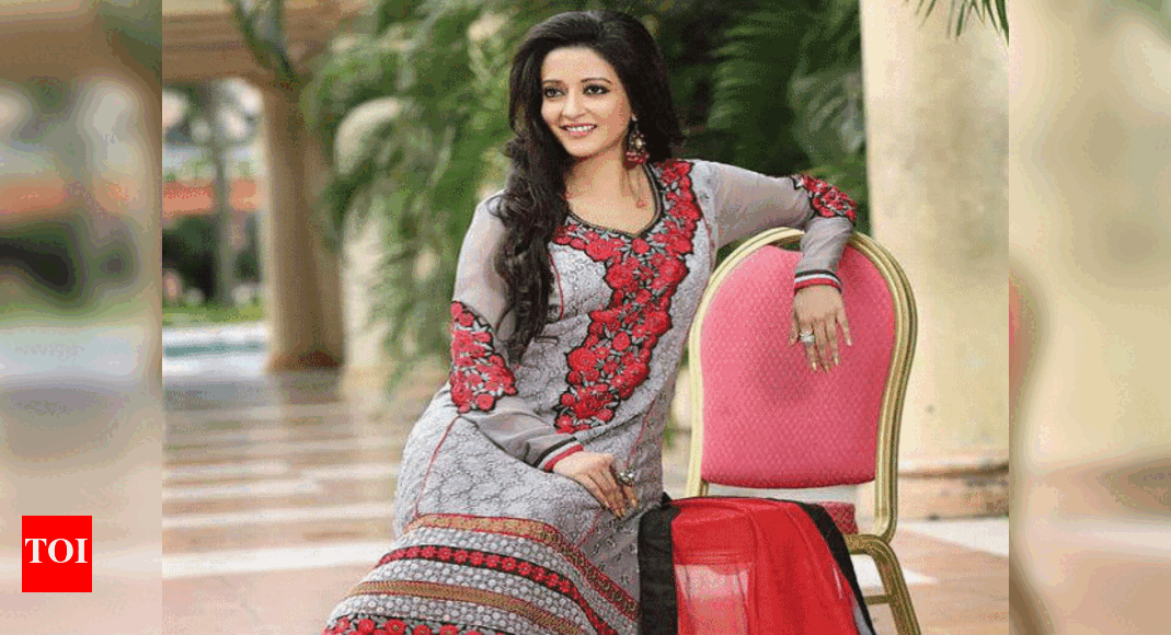 Raima Sen gives a sneak peek into her character in ‘Reunion’ | Bengali ...