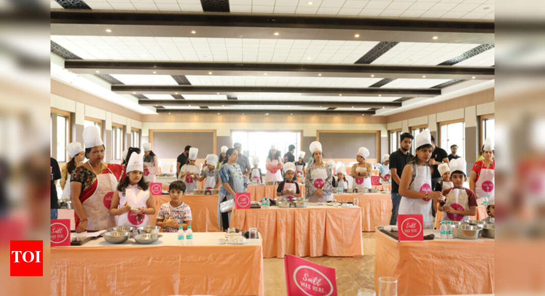 Mothers and children bond over cooking in 'Mommy and Me' workshop in ...