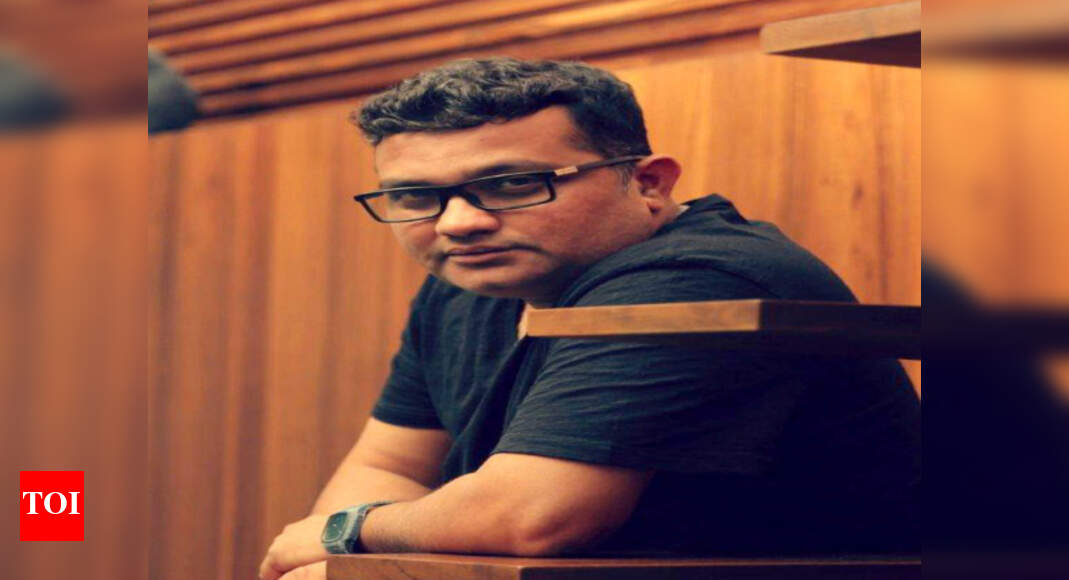 Ravi Jadhav celebrates one year anniversary of 'Kaccha Limbu' with a