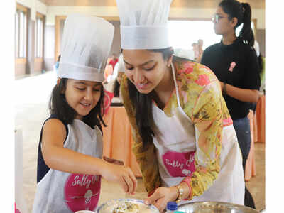 Mothers and children bond over cooking in 'Mommy and Me' workshop in ...