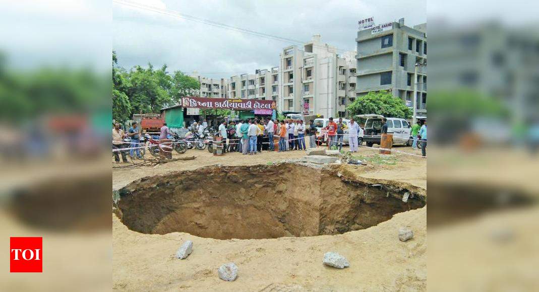 Two more cave-ins appear on major roads | Ahmedabad News - Times of India