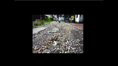 Potholes appear in Aman Vihar just 3 weeks after construction