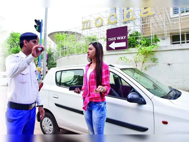 Cafes in Ahmedabad at crossroads over parking regulations