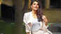 Jacqueline Fernandez, Kartik Aaryan and Siddharth Anand try to capture the perfect photo