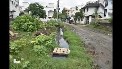 Choked sewage, stink irk Gandhi Layout residents