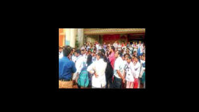 Medicos want stipend on par with central institutes