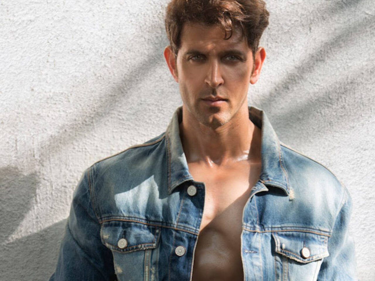 Viral video leaves Hrithik Roshan embarrassed | Hindi Movie News - Times of India
