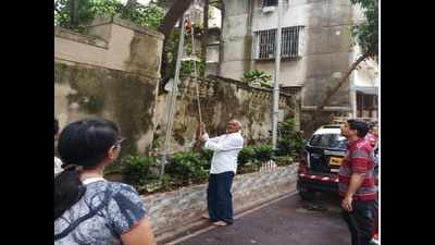 Mumbai: Societies invite sweeper to hoist tricolour on I-Day