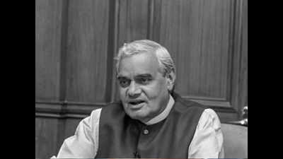 Vajpayee death: Gujarat declares 7-day mourning; public holiday on Friday