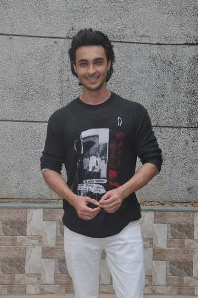 I’d like to apologize to the Vadodara police for breaking traffic rules: Aayush Sharma