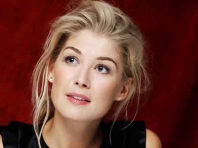 Rosamund Pike refused to strip for Bond film audition | English Movie ...