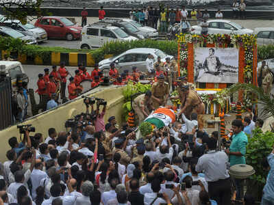 Ajit Wadekar cremated with full state honours