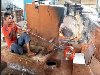 The last glassmakers of Kapadwanj | Ahmedabad News - Times of India