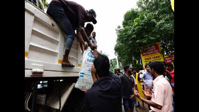 Kerala floods: Water being supplied in tankers to flood-hit areas