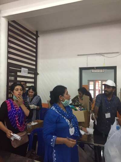 Shamna Kasim and Thesni Khan are busy distributing dresses to the flood relief camps