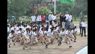 Students keep Sadbhavana Daud running