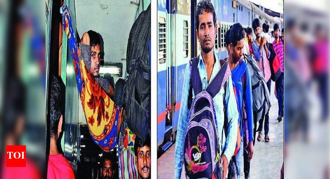 Migrant workers escape Kerala flood, return home | Kolkata News - Times ...