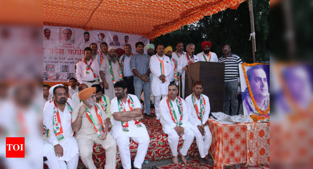 Chandigarh: Congress leaders pay tributes to Rajiv Gandhi | Chandigarh ...