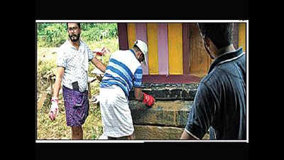 Barriers broken in deluge, Kerala Muslim youths clean temples