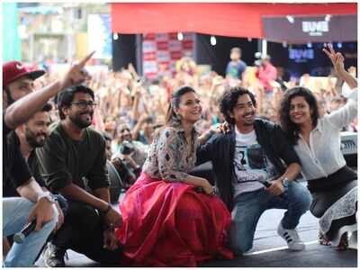 Team 'Helicopter Eela' jams at a college festival