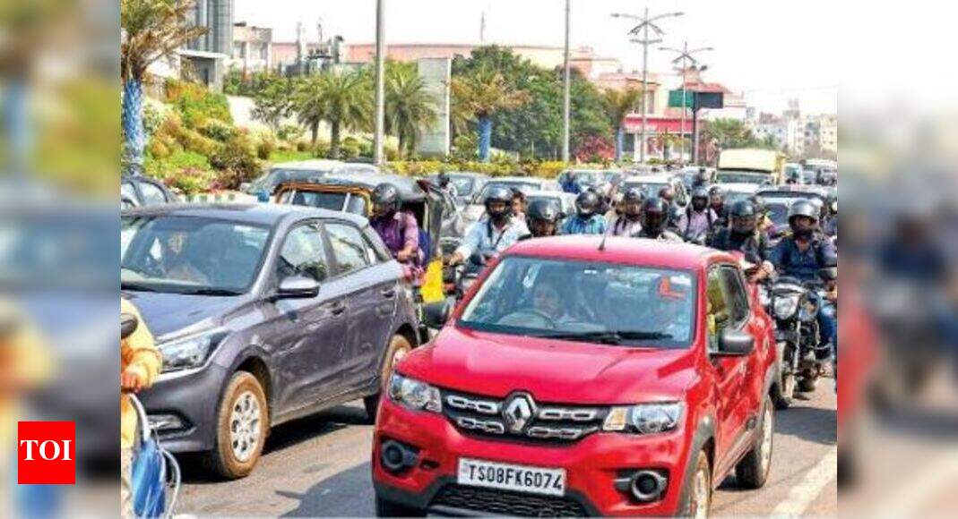 Towering chaos, battered roads & crawling traffic clutter Mindspace ...
