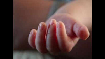 3-month-old dies, mother sits for hours with body