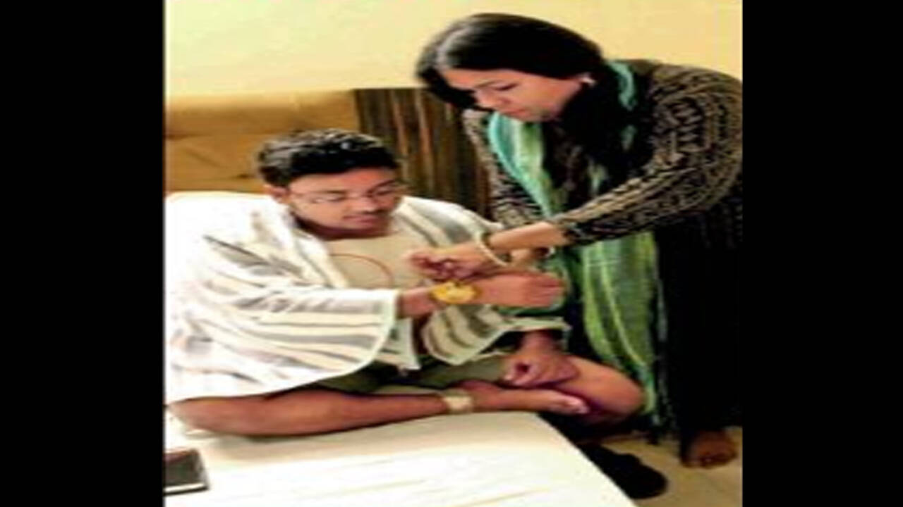 Raksha Bandhan: Sex-change gift from 'sisters' on Rakhi day | Kolkata News  - Times of India