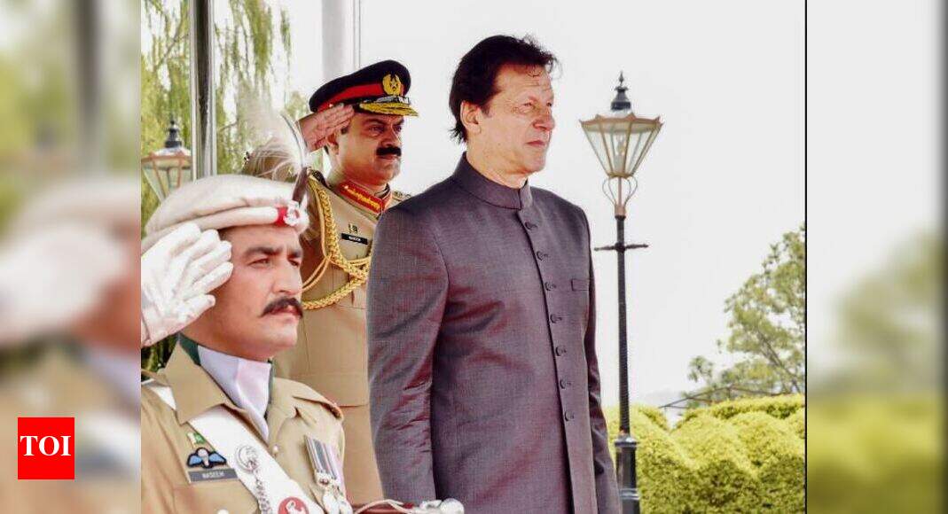 Pak army chief calls on PM Imran Khan for 1st meeting, discusses ...