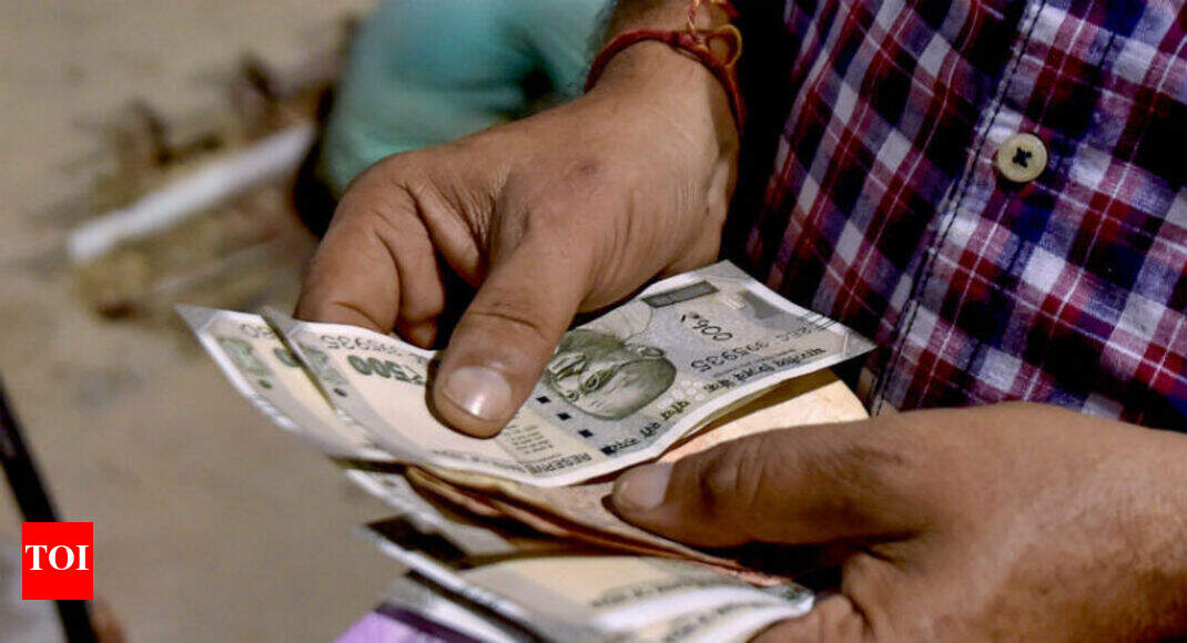 Indian Ru Dives To New Closing Low Against Us Dollar Indian Ru Dives To New Closing Low Against Us Dollar Times Of India