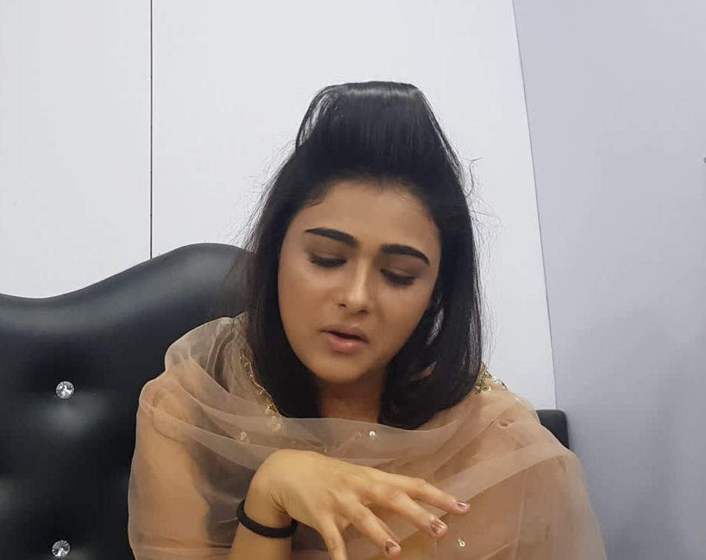 
Shalini Pandey talks about the special song in '100 percent Kadhal'
