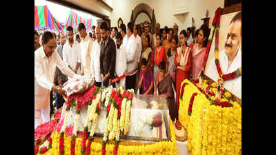 N T Rama Rao's son Nandamuri Harikrishna dies in Andhra Pradesh car crash