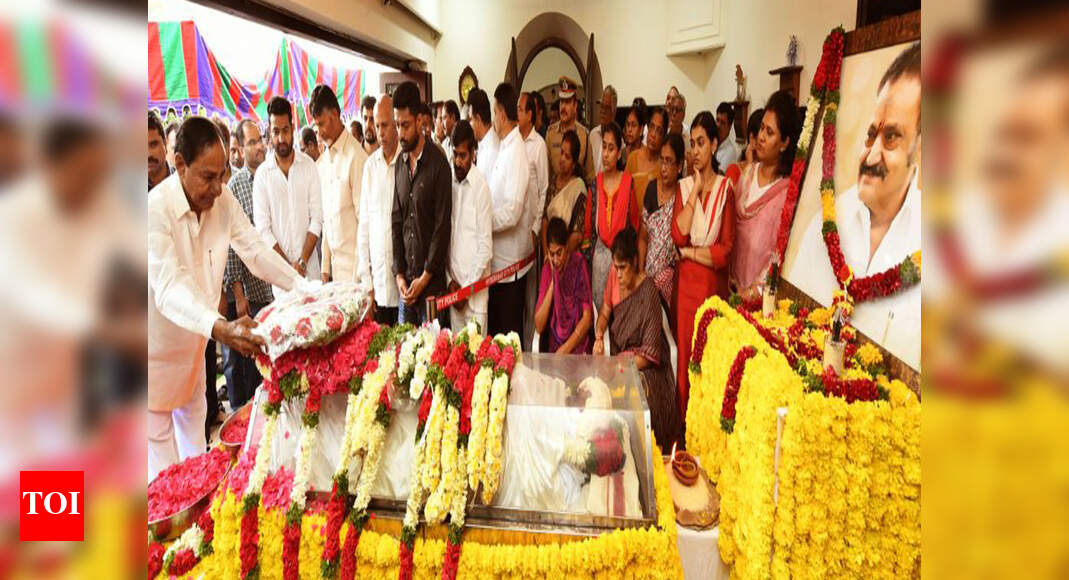N T Rama Rao's son Nandamuri Harikrishna dies in Andhra Pradesh car ...