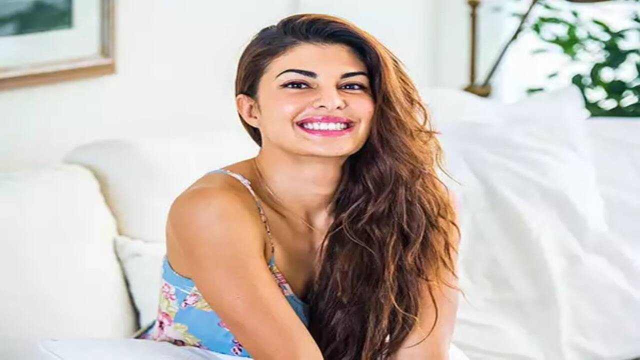 Watch: Jacqueline Fernandez interacts with school girls | Hindi Movie News  - Times of India