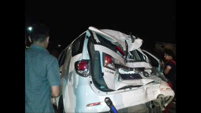 Telangana: Narrow escape for Warangal commissioner of police, relative dies in car mishap