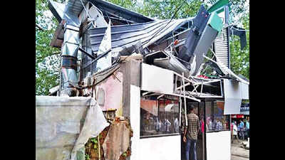 Complete demolition of illegal building, says mayor