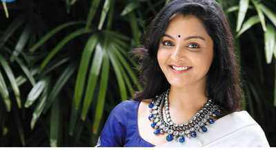 Manju Warrier offers house's rooftop to the flood-hit