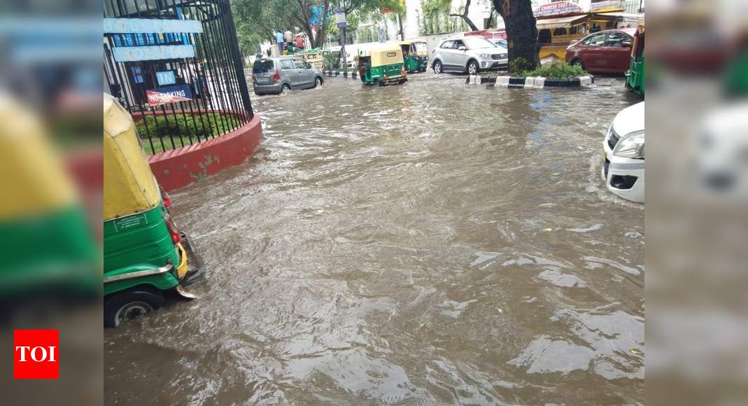 Waterlogged Okhla Road - Times of India