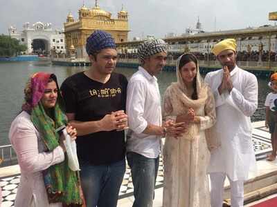 Photo: Team 'Laila Majnu' visit Golden Temple to offer prayer