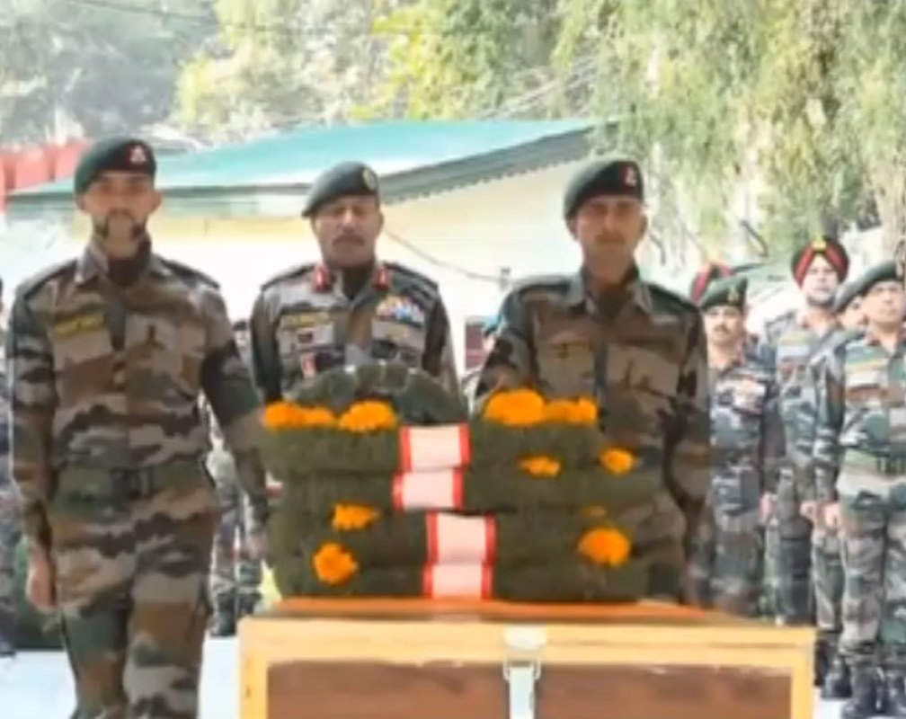 
Srinagar: Army pays tribute to martyred jawan Shiv Kumar
