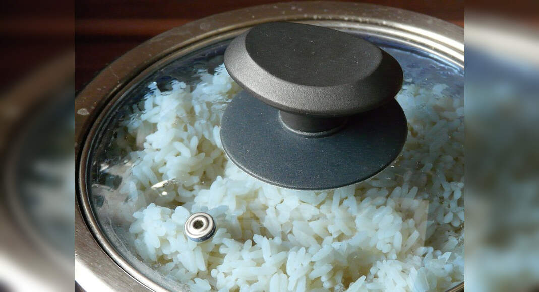 Can leftover rice cause food poisoning?