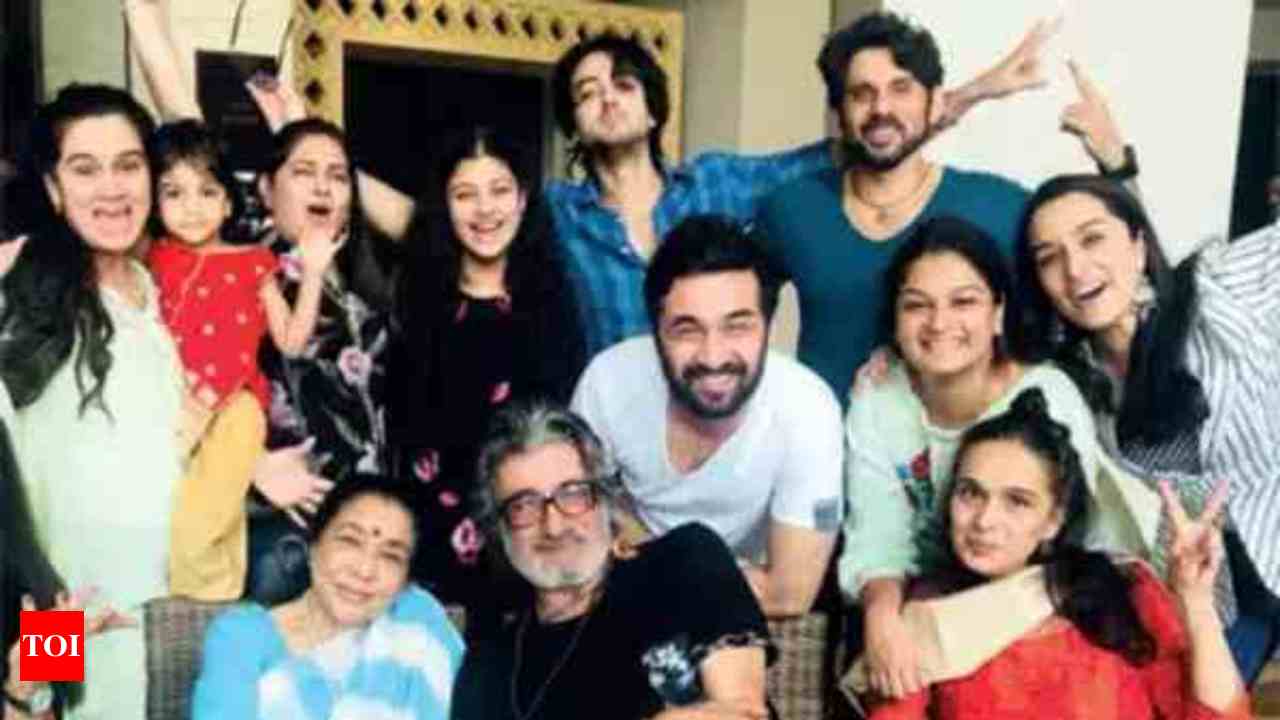 Shakti Kapoor celebrates his 68th birthday with family! | Hindi Movie News  - Times of India