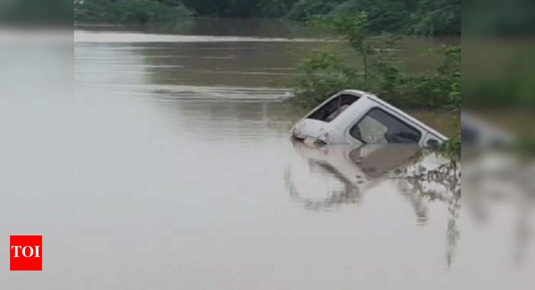Madhya Pradesh: Car plunges into river, 4 killed | Bhopal News - Times ...