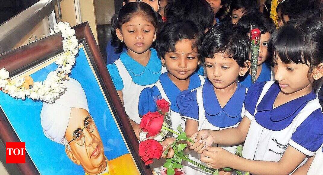 Quotes on Teachers day: Top 8 quotes by Sarvepalli 